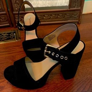 Zigi Soho ‘Gretta’ ChunkyHeel Black Velvet Sandals
